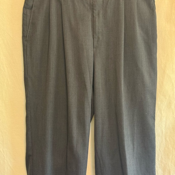 B-266 Men’s Claiborne Gray Pleated Cuffed Dress Pants Size 38x30 - Picture 4 of 14